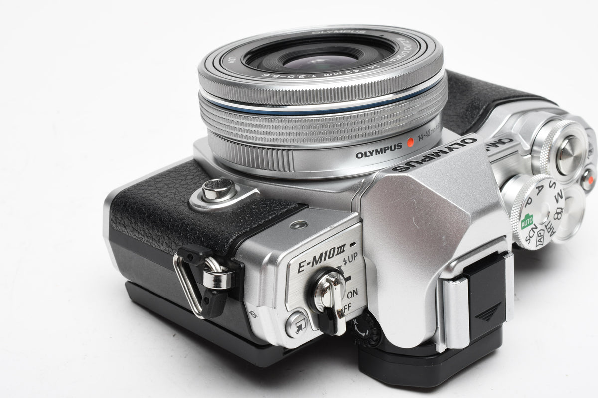 Olympus OM-D E-M10 III Chrome body w/14-42mm f3.5-5.6 lens, Very clean, fully tested