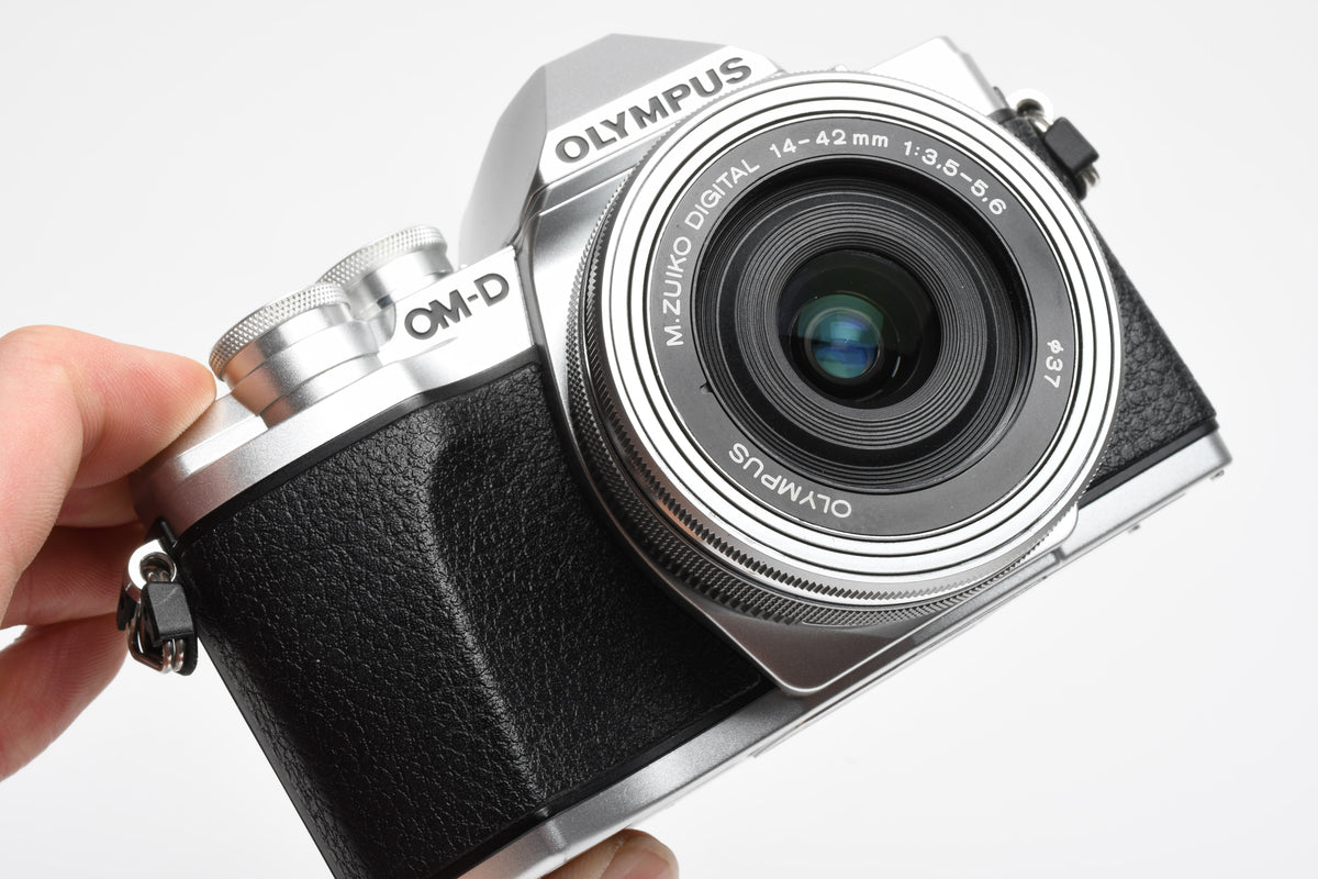 Olympus OM-D E-M10 III Chrome body w/14-42mm f3.5-5.6 lens, Very clean, fully tested