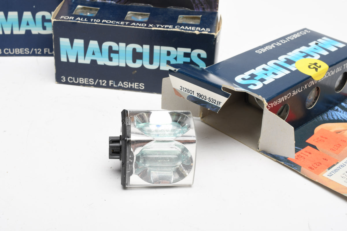 12 Cubes (48 flashes) 4 boxes of Sylvania Magicubes  (New)