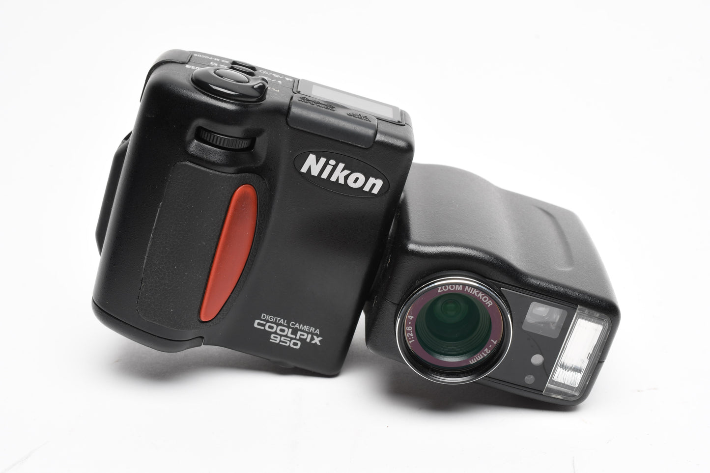 Nikon Coolpix 950 Digital Point&Shoot 3.2MP camera, case, works, *Read