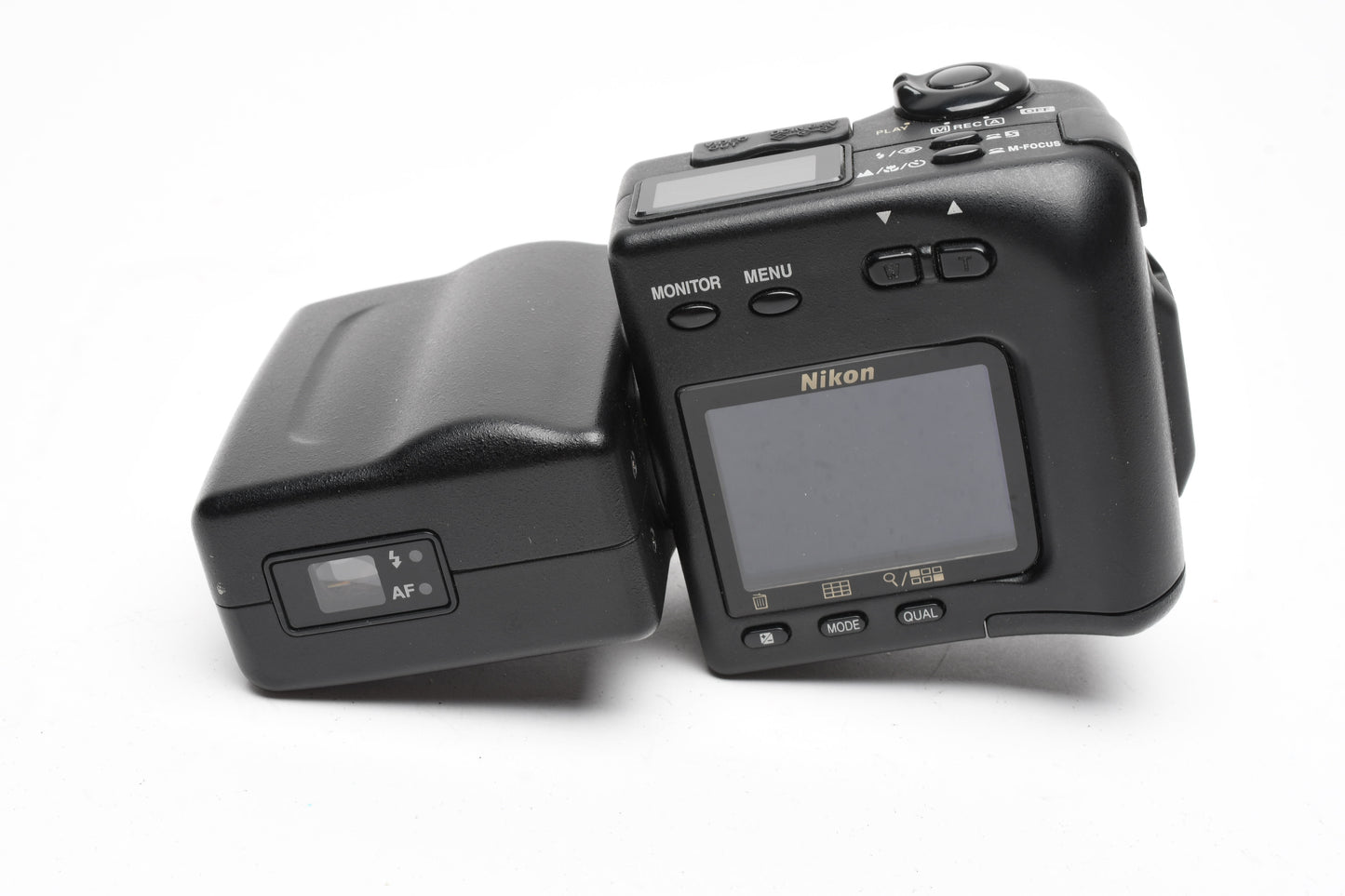 Nikon Coolpix 950 Digital Point&Shoot 3.2MP camera, case, works, *Read