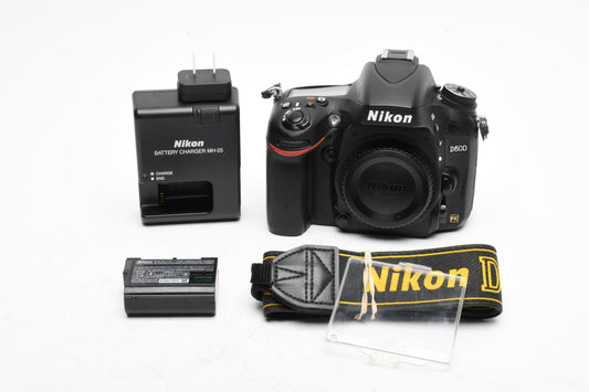 Nikon D600 DSLR Body w/Batt, charger, strap, Only 17K Acts, Tested