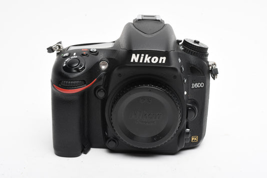 Nikon D600 DSLR Body w/Batt, charger, strap, Only 17K Acts, Tested