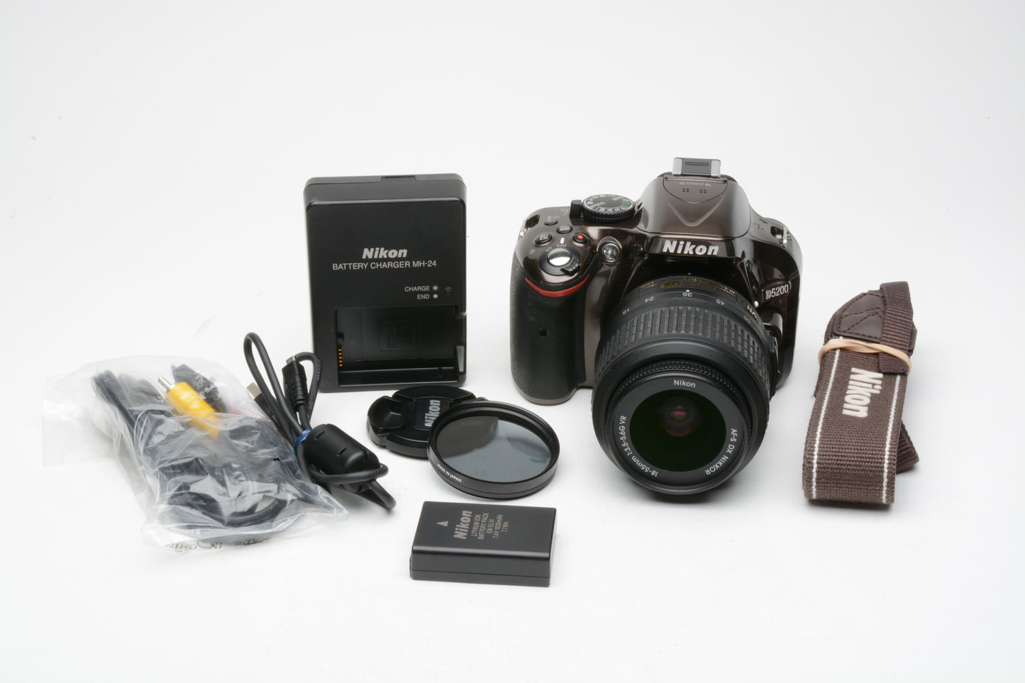 Nikon D5200 Metallic brown DSLR w/18-55mm G VR zoom lens, Only 7172 Acts!