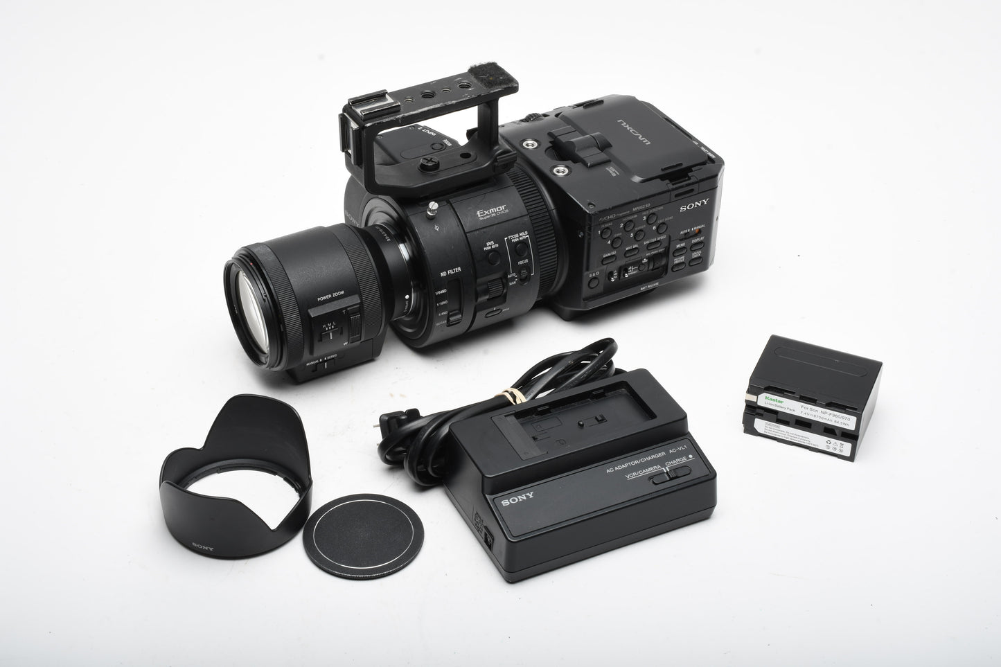 Sony NEX-FS700R 4K Super 35mm NXCAM w/18-200mm, Only 1010 Hours