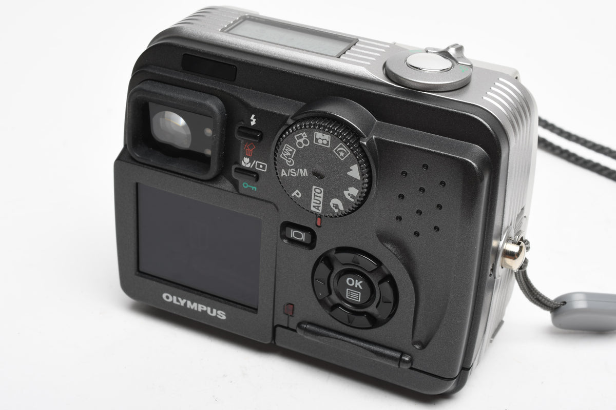 Olympus Camedia D-40 4MP Digital Point & Shoot camera, 64MB Card, Great!