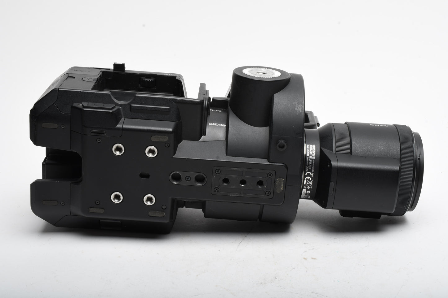 Sony NEX-FS700R 4K Super 35mm NXCAM w/18-200mm, Only 1010 Hours