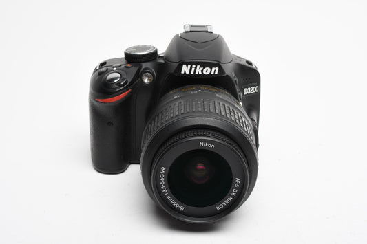 Nikon D3200 DSLR w/18-55mm f3.5-5.6 VR lens, batt+charger+strap 1839 Acts!