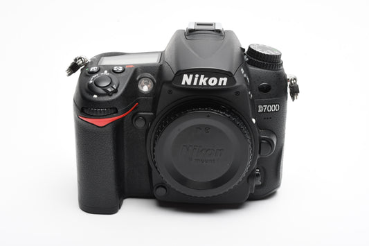 Nikon D7000 16.2MP DSLR, batt, charger, Only 4790 Acts! Very clean, light use