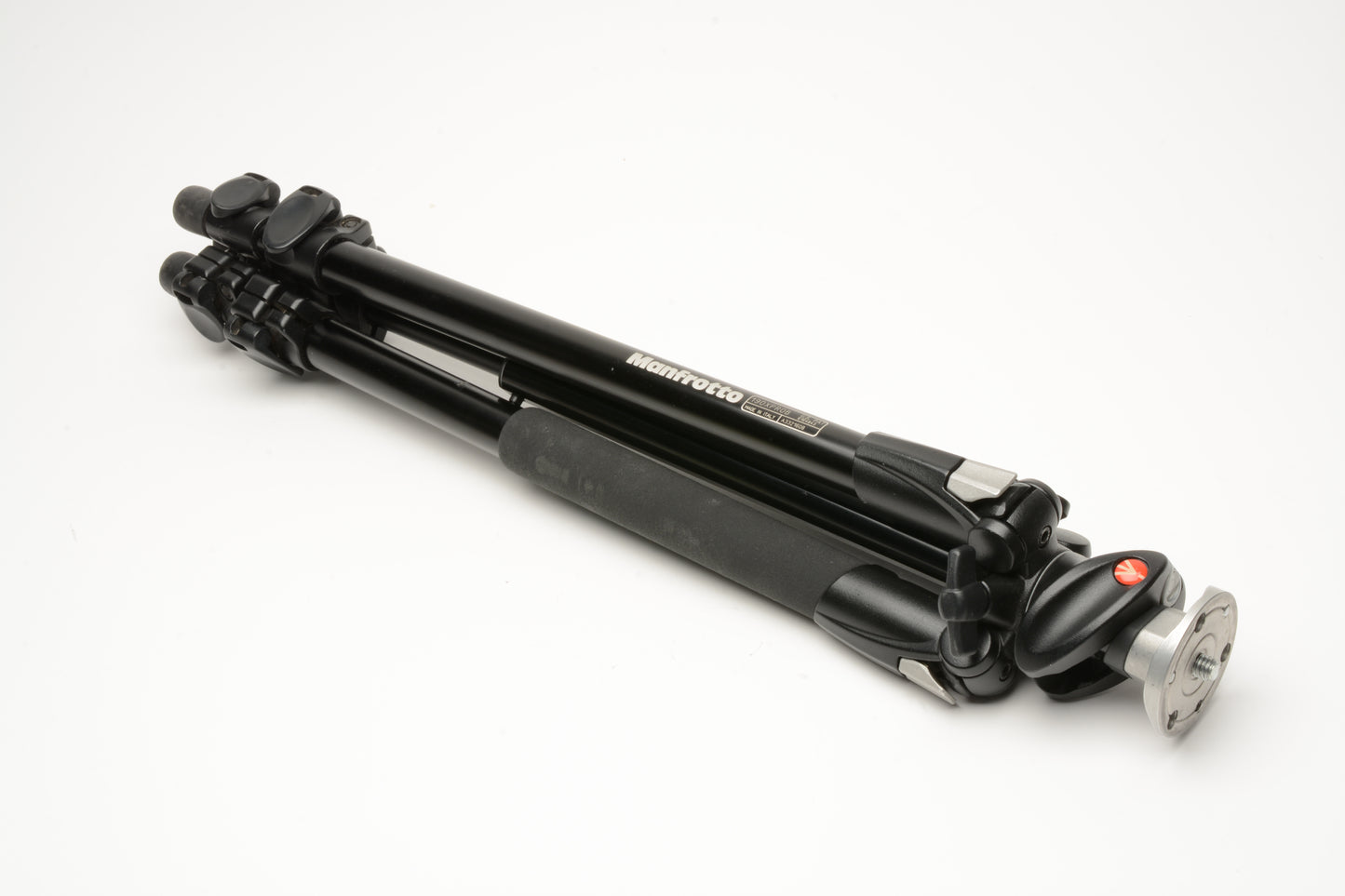 Manfrotto 190XPROB aluminum tripod, light use, great!
