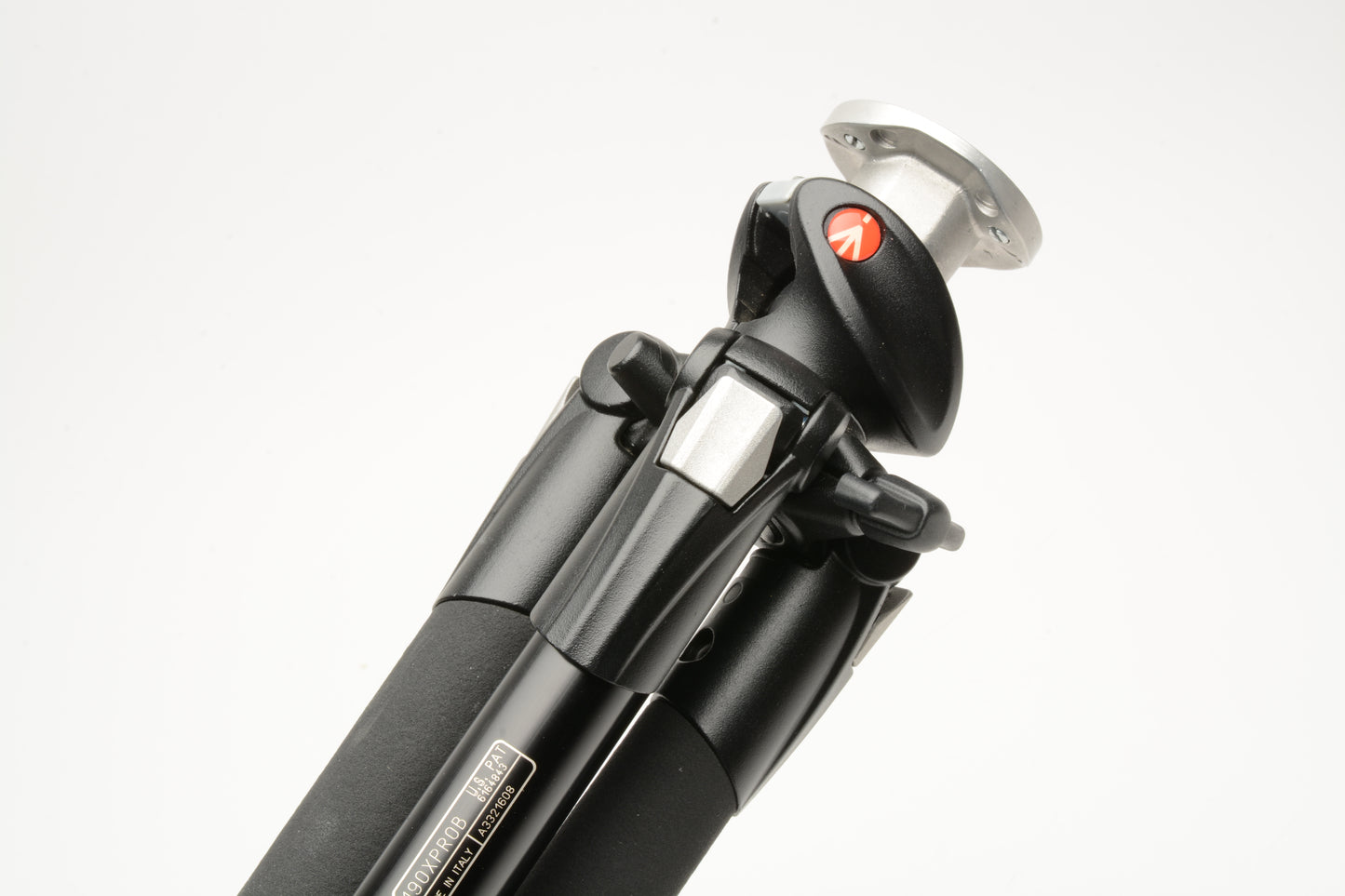 Manfrotto 190XPROB aluminum tripod, light use, great!