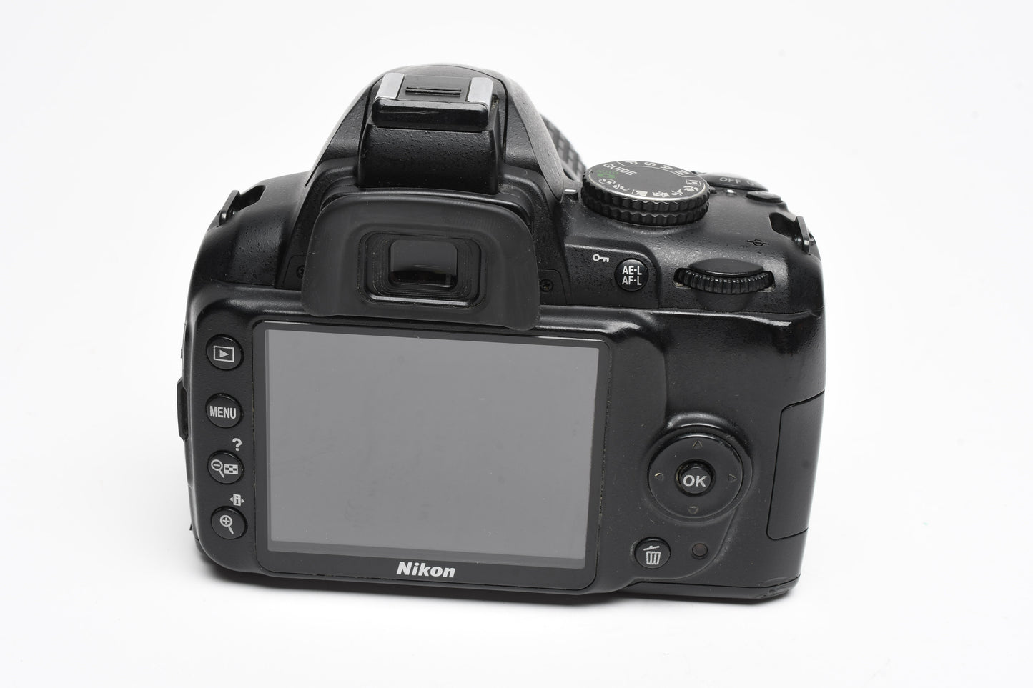 Nikon D3000 DSLR w/Nikkor AFS 18-55mm f3.5-5.6G VR Lens, Batt, Charger, Only 7807 Acts!