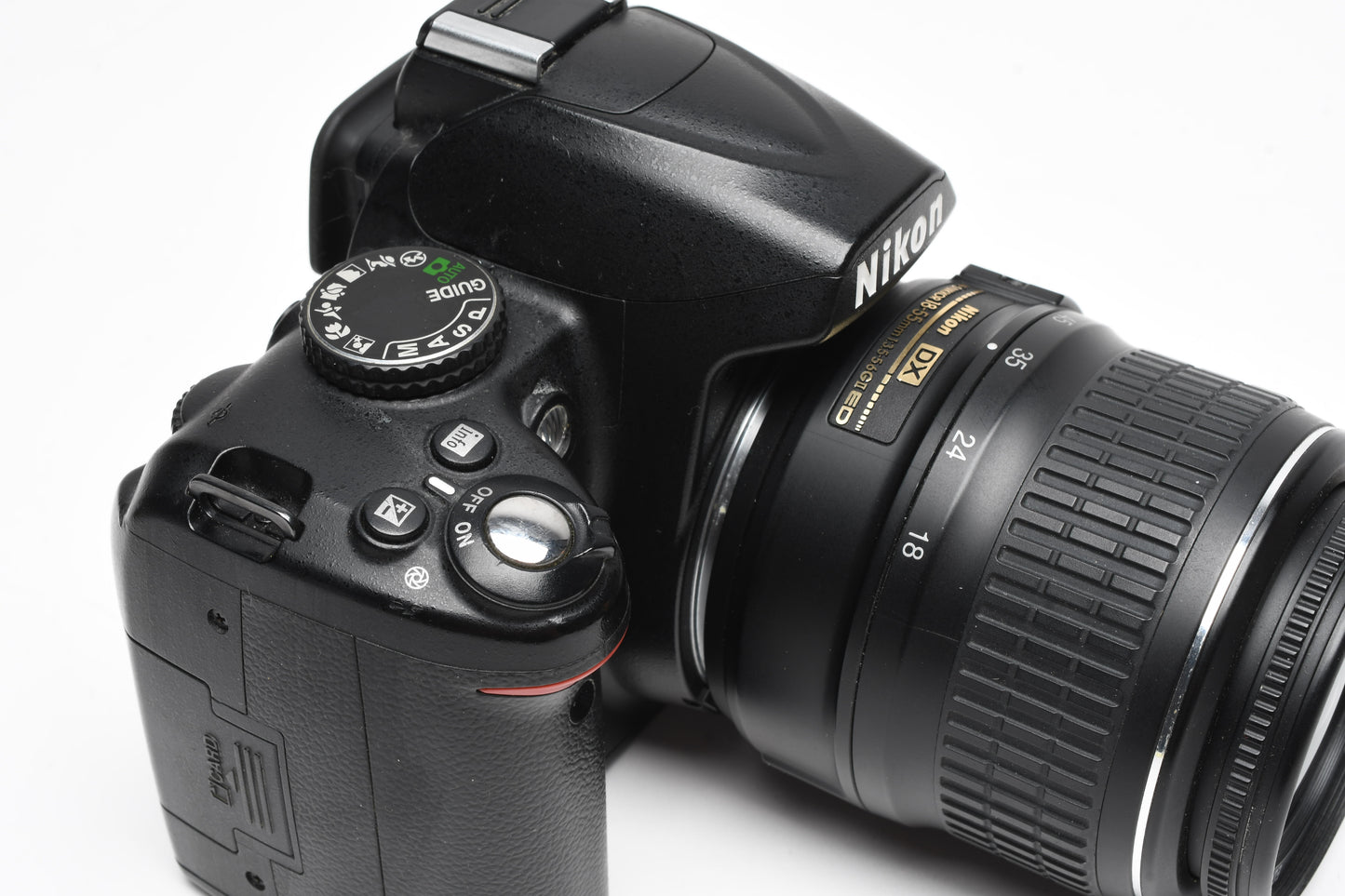 Nikon D3000 DSLR w/Nikkor AFS 18-55mm f3.5-5.6G VR Lens, Batt, Charger, Only 7807 Acts!