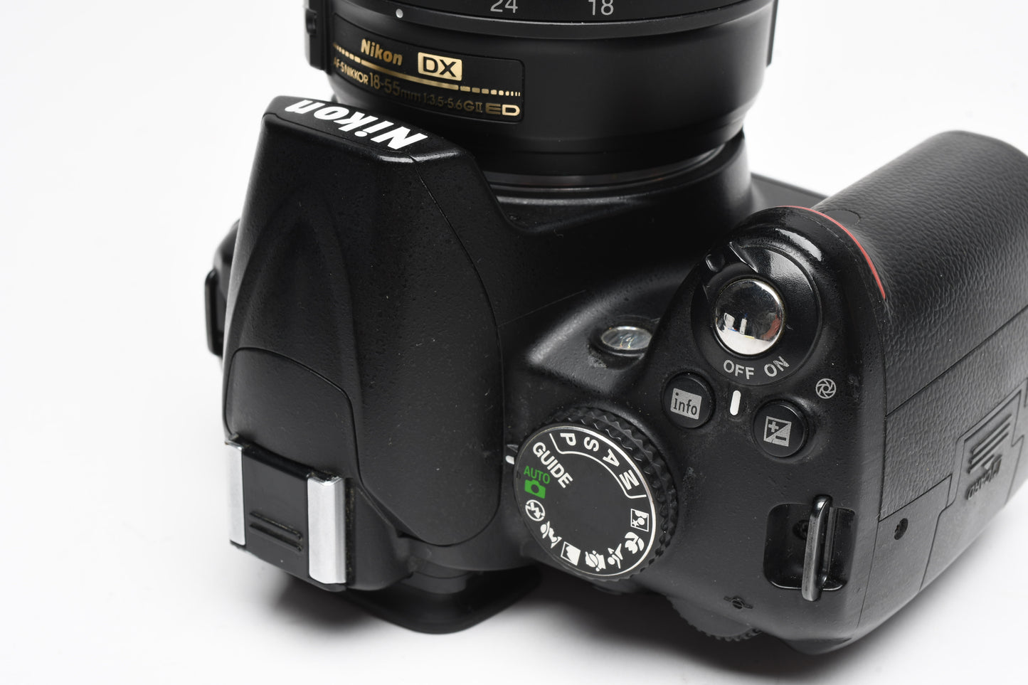Nikon D3000 DSLR w/Nikkor AFS 18-55mm f3.5-5.6G VR Lens, Batt, Charger, Only 7807 Acts!