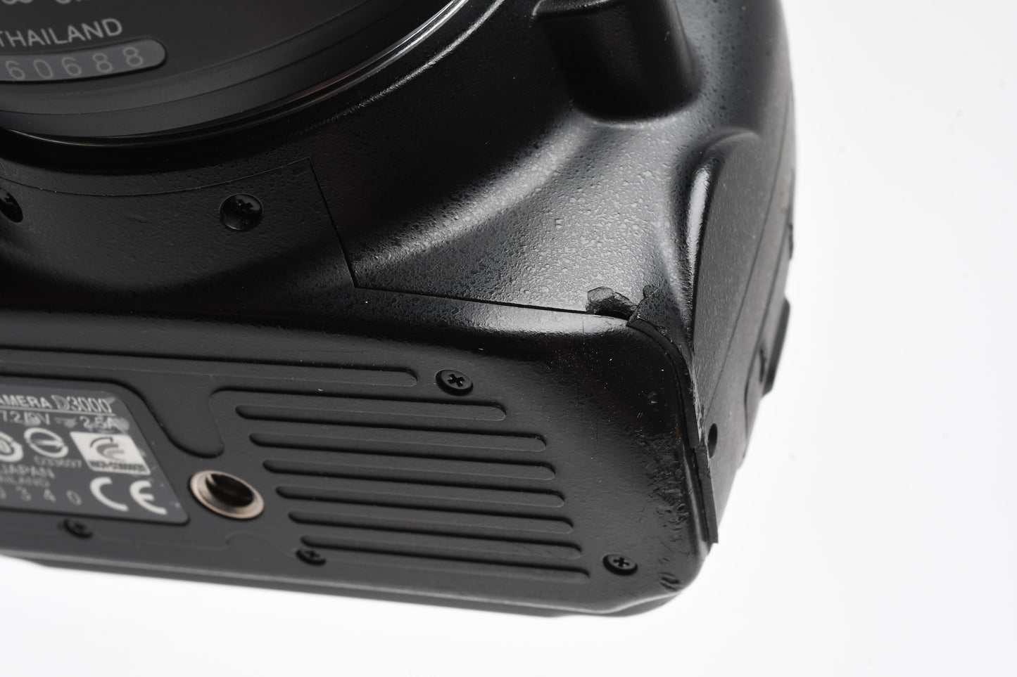 Nikon D3000 DSLR w/Nikkor AFS 18-55mm f3.5-5.6G VR Lens, Batt, Charger, Only 7807 Acts!