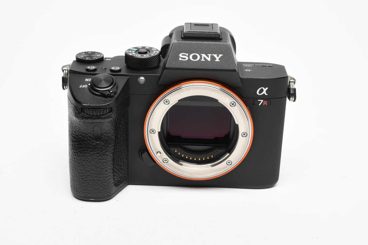 Sony A7R III Mirrorless Body, Only 3k Acts!, w/Strap, batt+charger