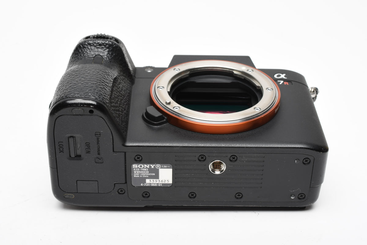 Sony A7R III Mirrorless Body, Only 3k Acts!, w/Strap, batt+charger