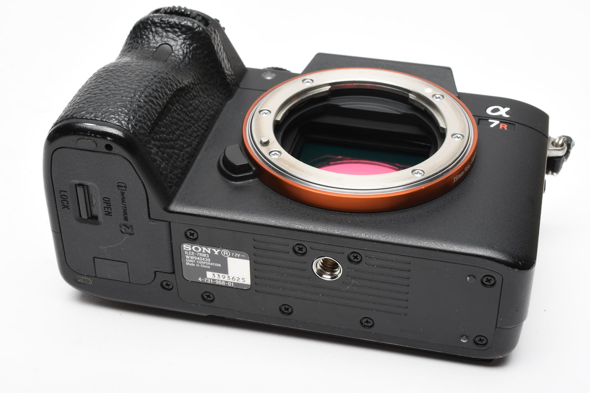 Sony A7R III Mirrorless Body, Only 3k Acts!, w/Strap, batt+charger
