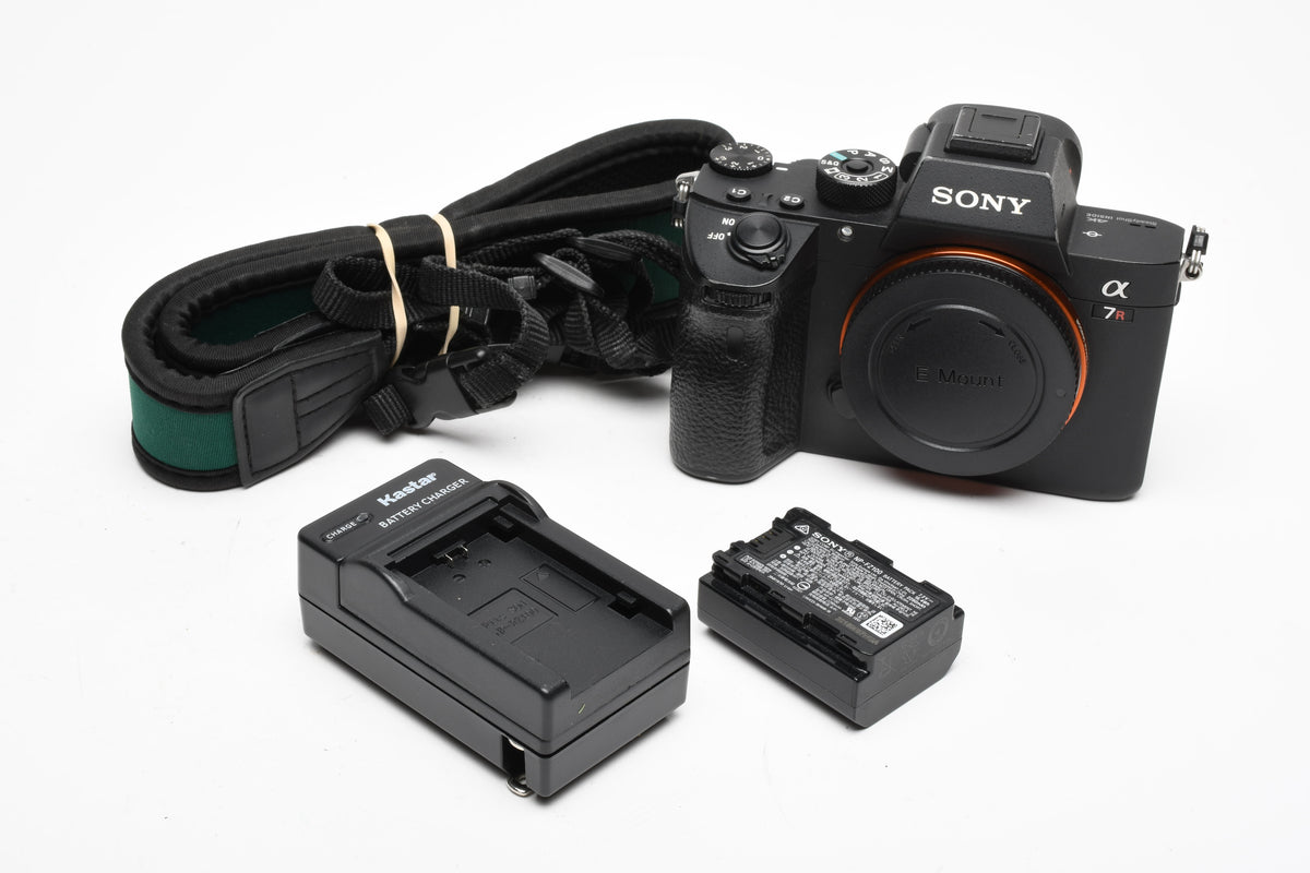 Sony A7R III Mirrorless Body, Only 3k Acts!, w/Strap, batt+charger