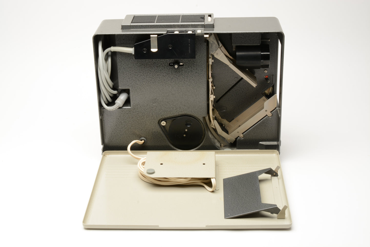 Rollei Rolleiscop 35mm Slide projector w/18X Trays, Very clean, sharp, tested, Great!