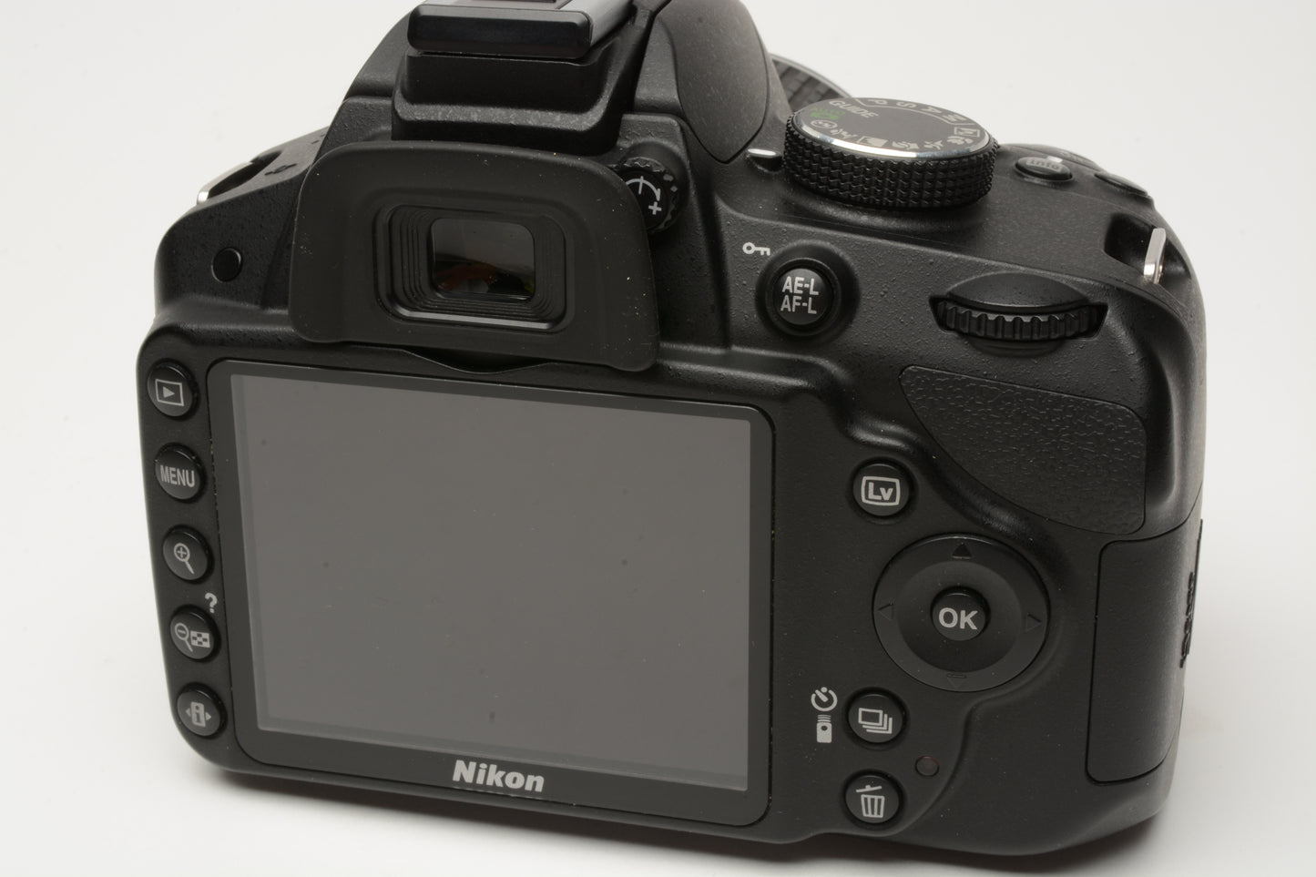 Nikon D3200 DSLR w/18-55mm f3.5-5.6 GII, batt+charger Only 2242 Acts!