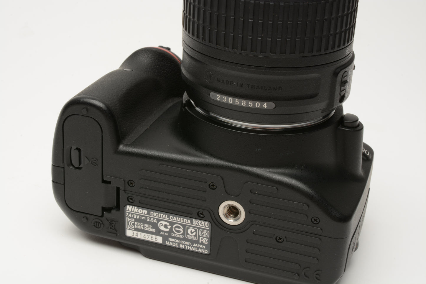 Nikon D3200 DSLR w/18-55mm f3.5-5.6 GII, batt+charger Only 2242 Acts!