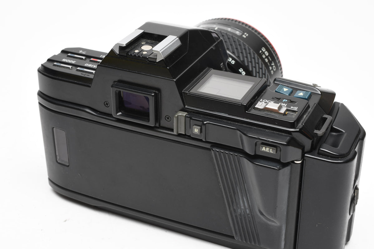 Minolta Maxxum 7000 35mm SLR w/Tokina 28-70mm Zoom, Case, Tested