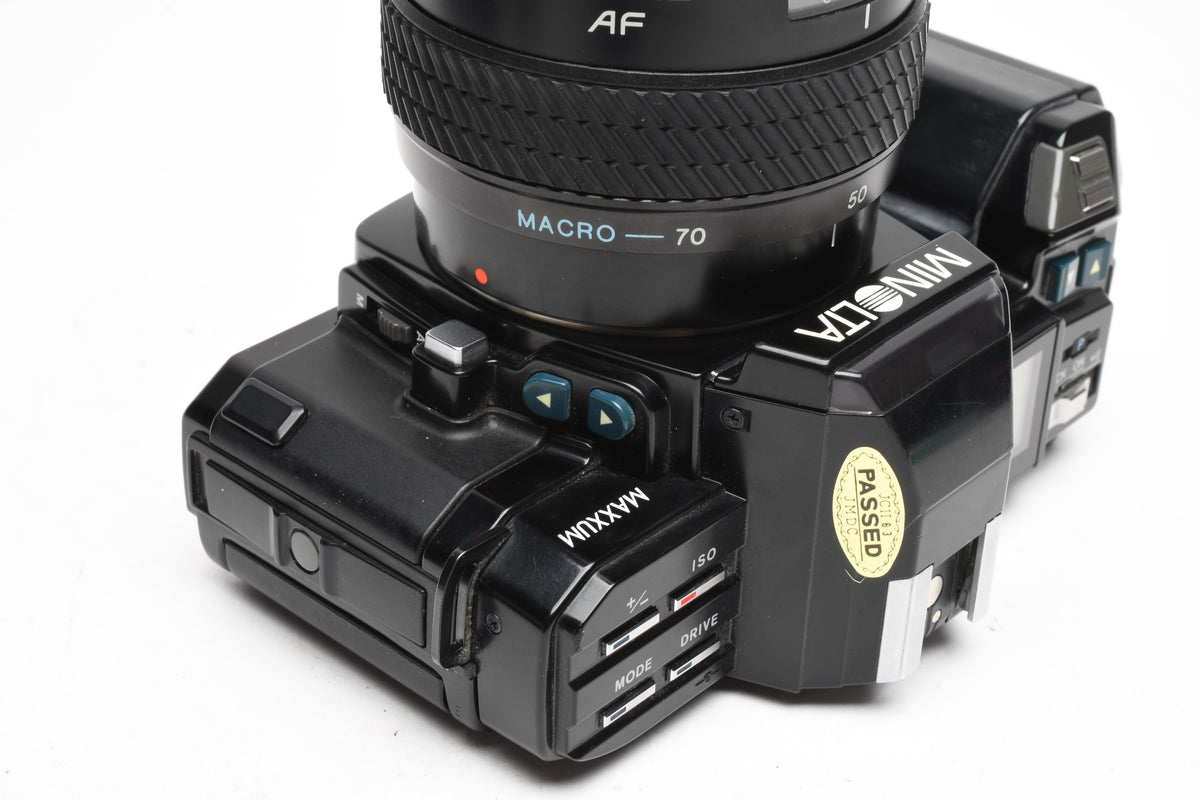 Minolta Maxxum 7000 35mm SLR w/Tokina 28-70mm Zoom, Case, Tested