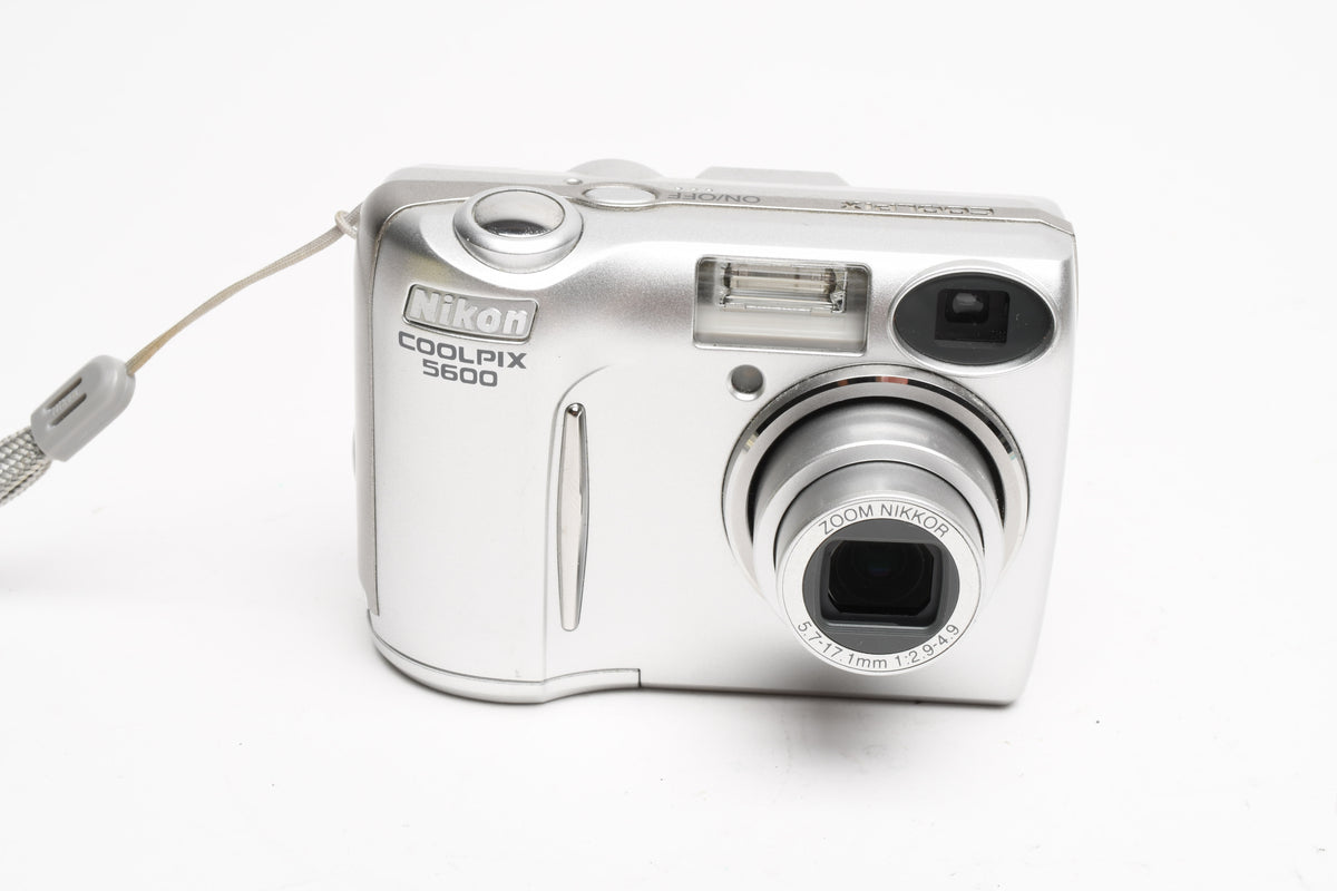 Nikon Coolpix 5600 5.1MP Digital Point&Shoot camera, Strap, Great!
