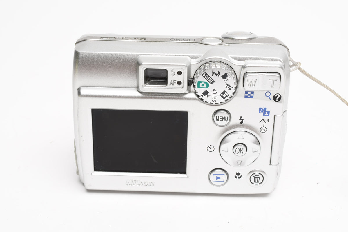 Nikon Coolpix 5600 5.1MP Digital Point&Shoot camera, Strap, Great!