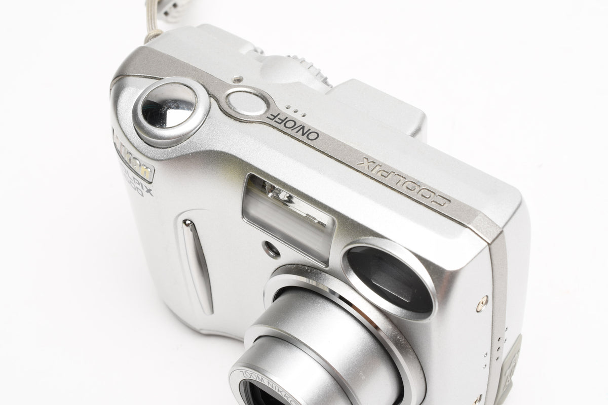 Nikon Coolpix 5600 5.1MP Digital Point&Shoot camera, Strap, Great!