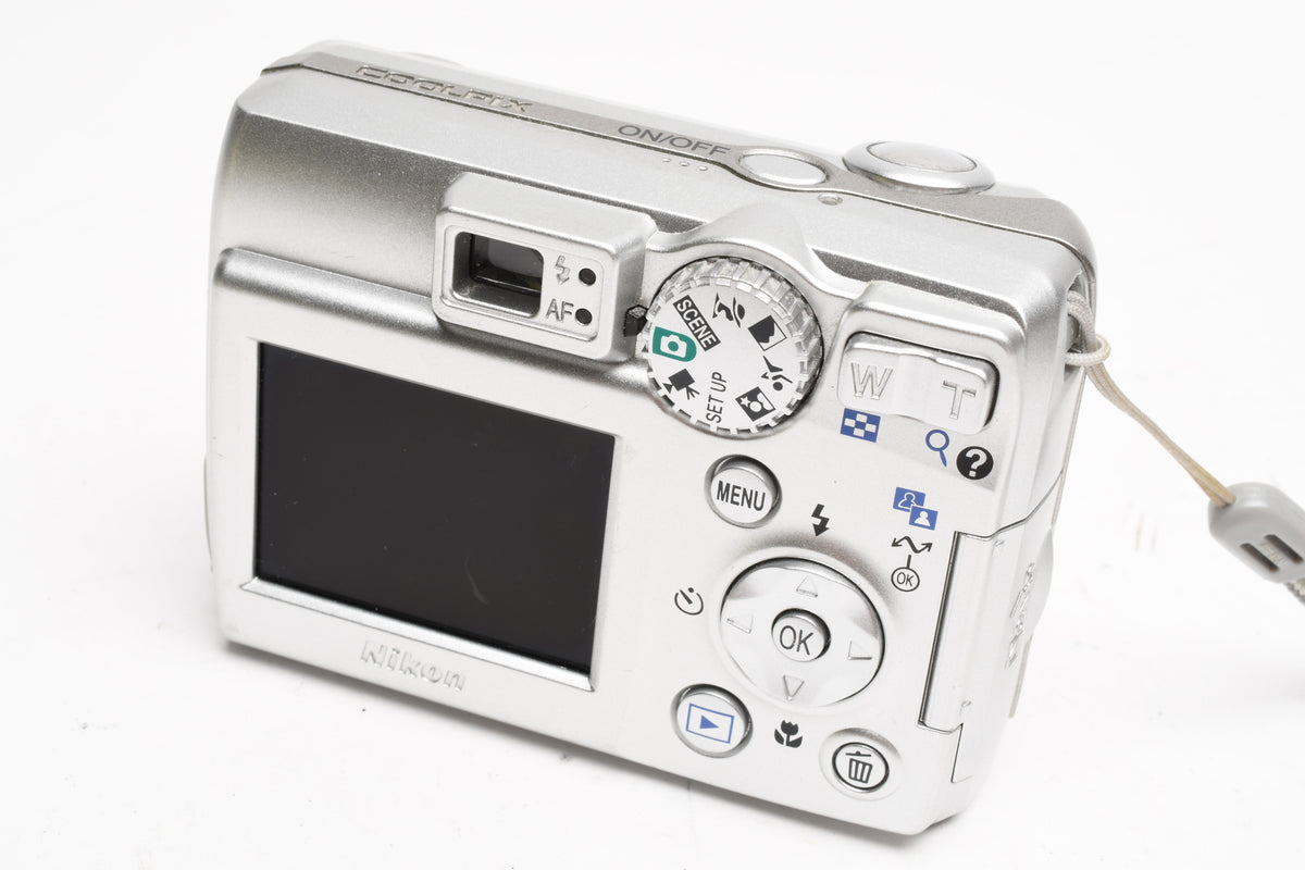 Nikon Coolpix 5600 5.1MP Digital Point&Shoot camera, Strap, Great!