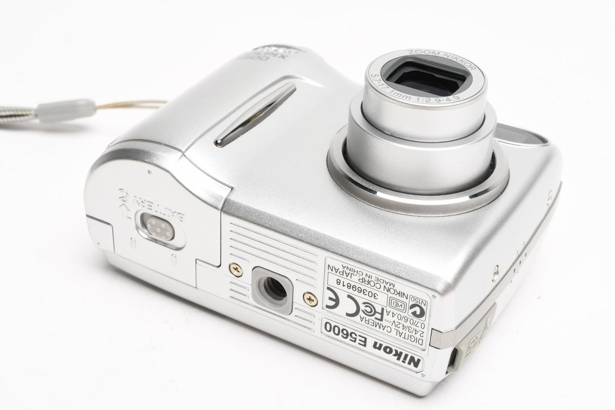 Nikon Coolpix 5600 5.1MP Digital Point&Shoot camera, Strap, Great!
