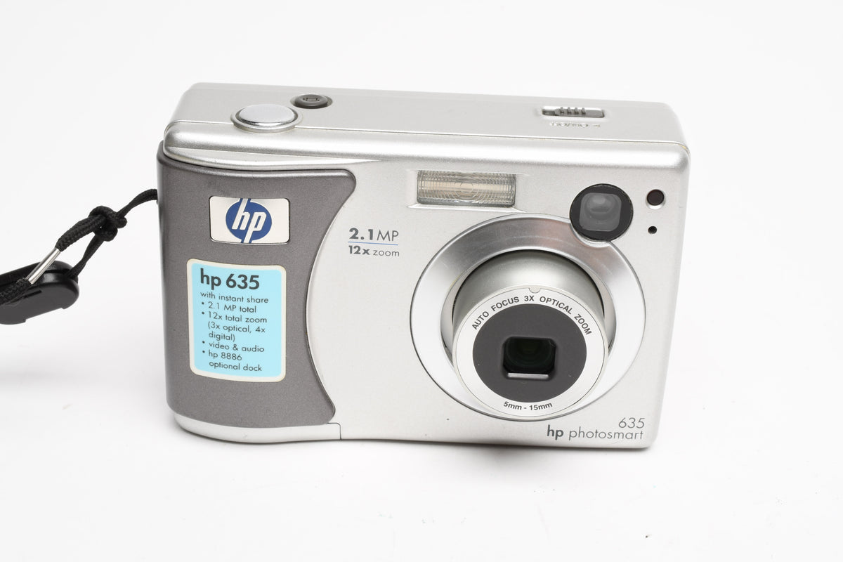 HP Photosmart 635 2.1MP Digital Point&Shoot camera (Silver), Strap, Good