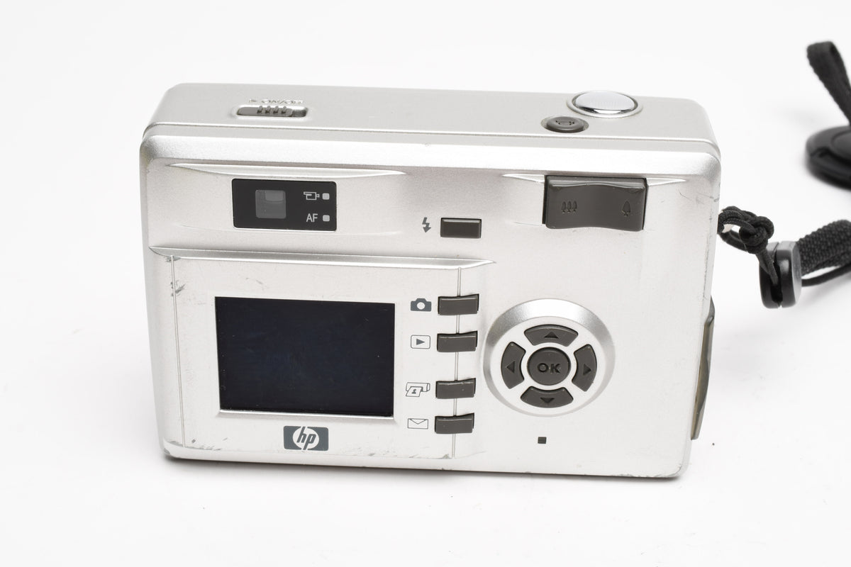 HP Photosmart 635 2.1MP Digital Point&Shoot camera (Silver), Strap, Good