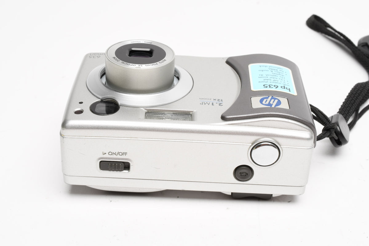 HP Photosmart 635 2.1MP Digital Point&Shoot camera (Silver), Strap, Good