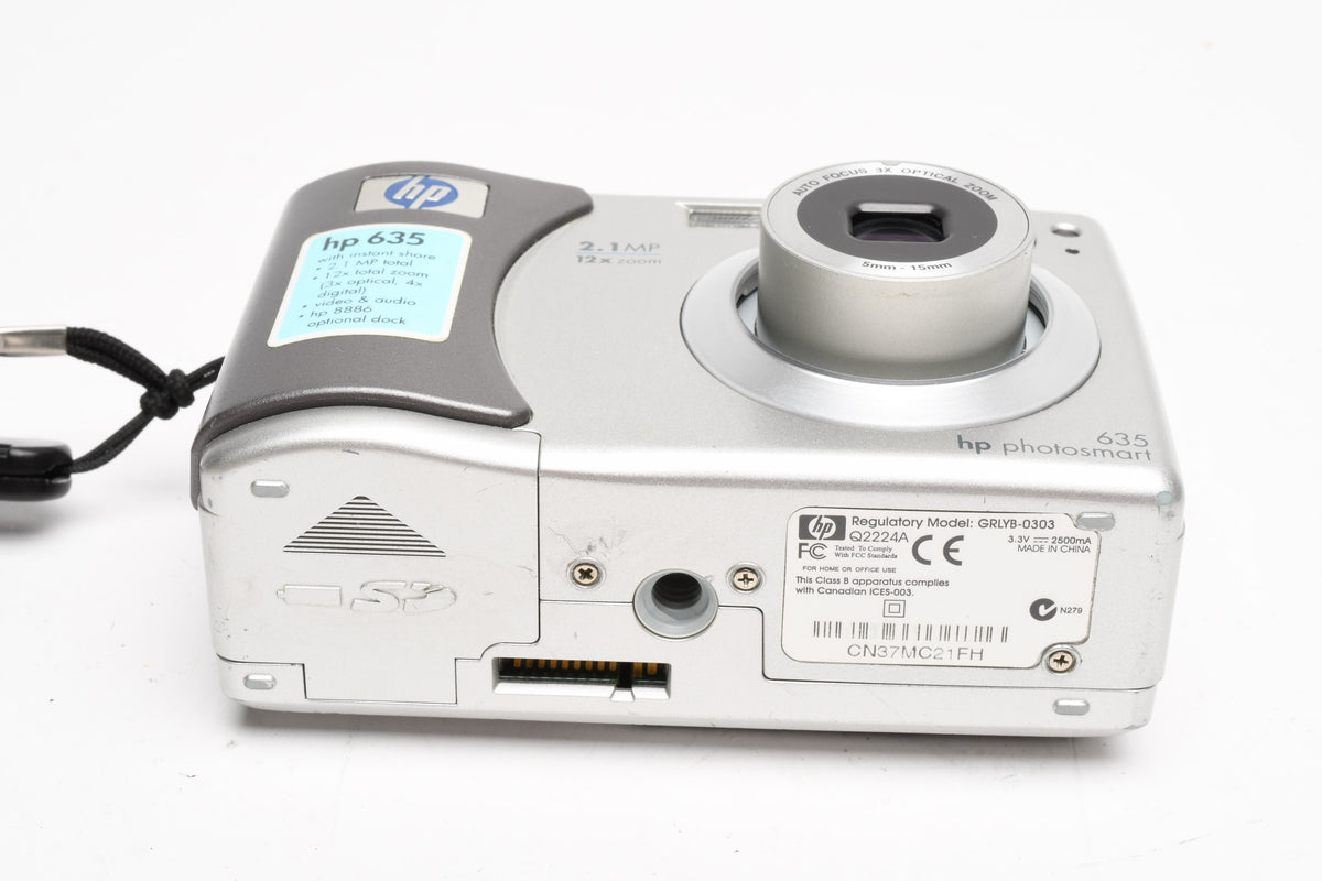 HP Photosmart 635 2.1MP Digital Point&Shoot camera (Silver), Strap, Good
