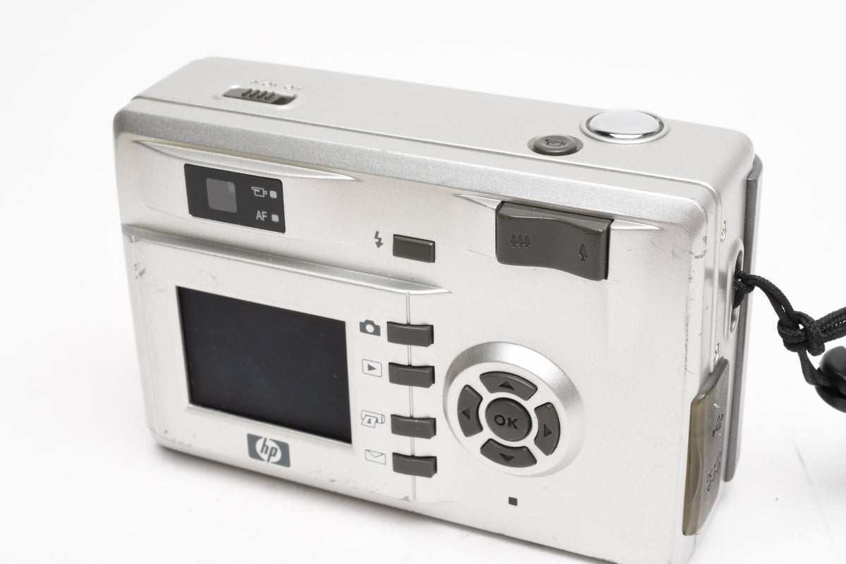 HP Photosmart 635 2.1MP Digital Point&Shoot camera (Silver), Strap, Good