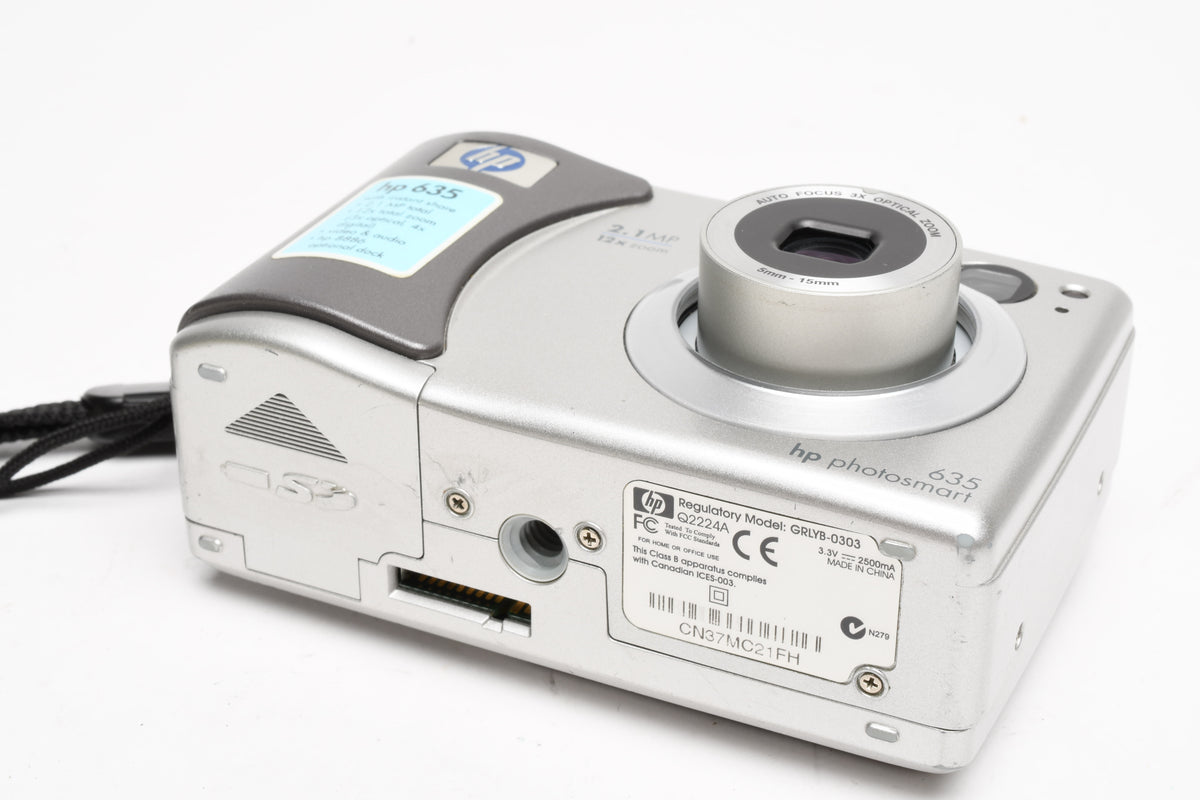 HP Photosmart 635 2.1MP Digital Point&Shoot camera (Silver), Strap, Good