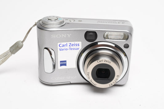 Sony DSC-S60 4.1MP Digital Point&Shoot camera (Silver), Strap, Good
