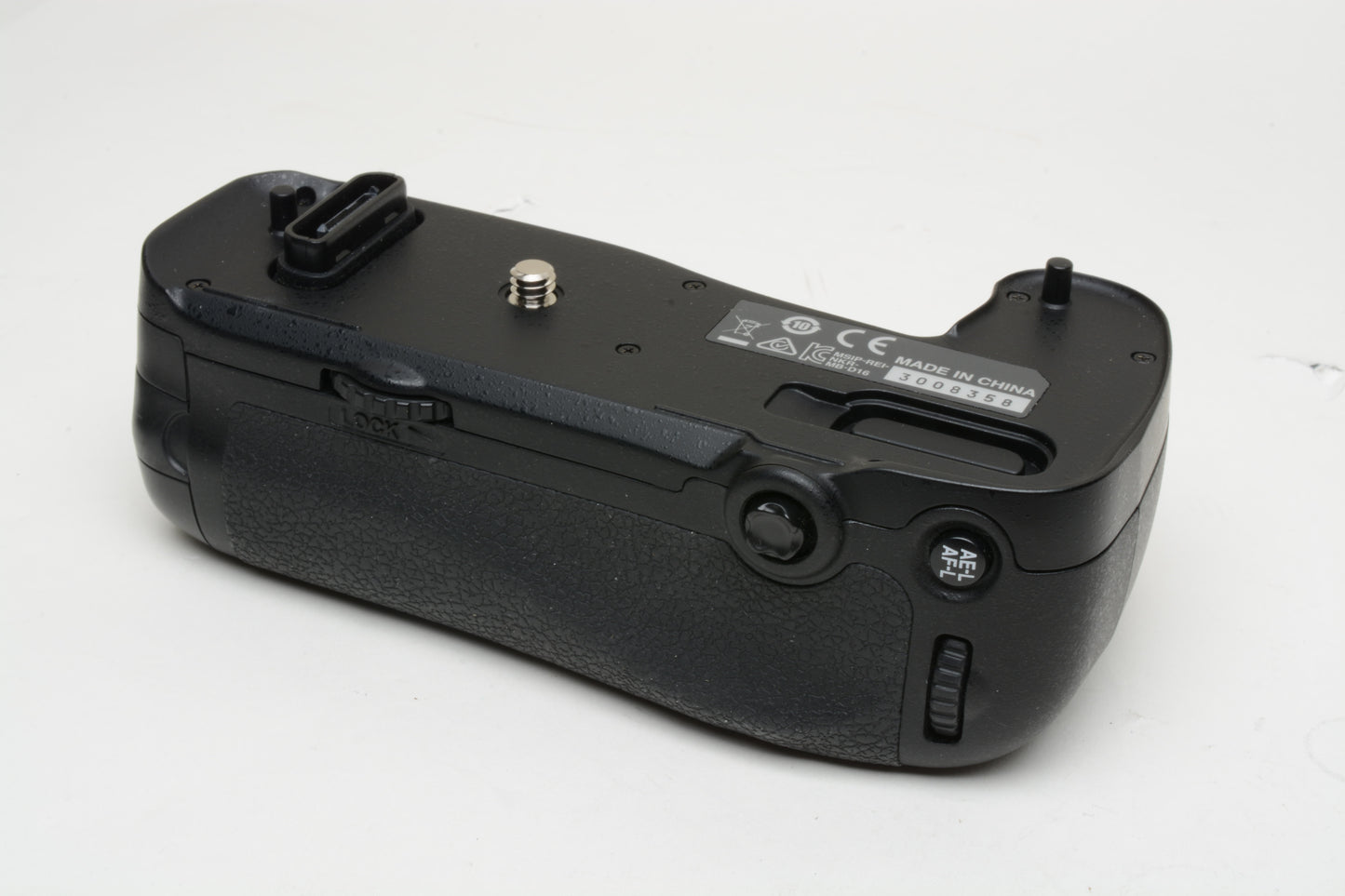 Nikon MB-D16 genuine battery grip. very gently used, w/AA insert