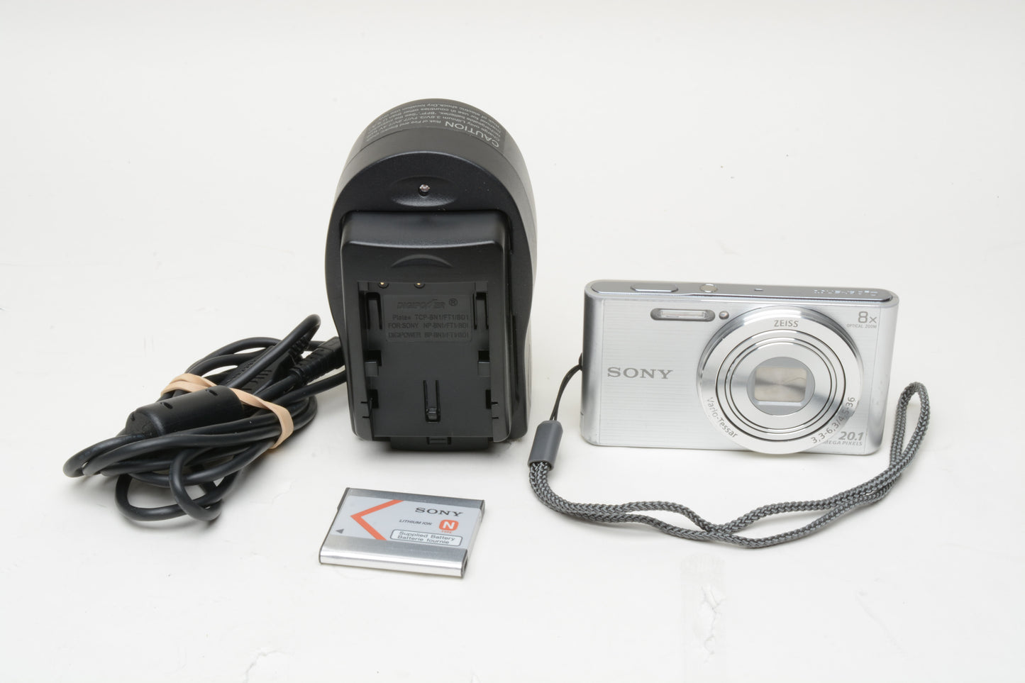 Sony DSC-W830 20.1MP Digital Point&Shoot w/batt, charger, Tested, Great!