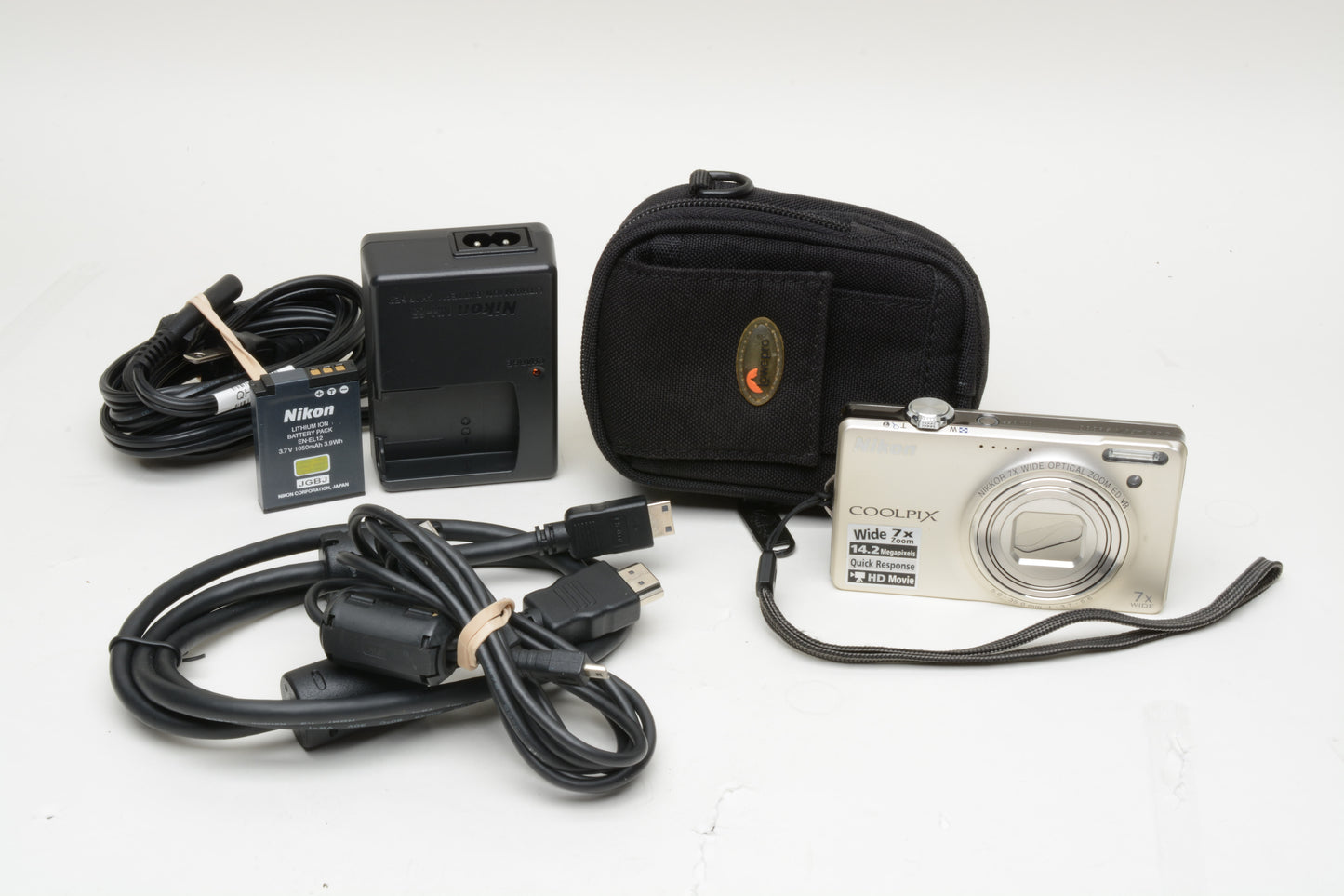 Nikon Coolpix S6000 14.2MP Digital Point&Shoot camera (Silver) Very clean, tested +Case