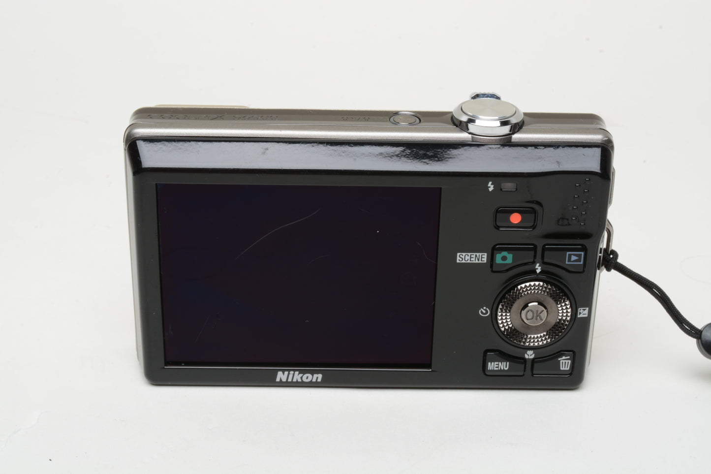 Nikon Coolpix S6000 14.2MP Digital Point&Shoot camera (Silver) Very clean, tested +Case