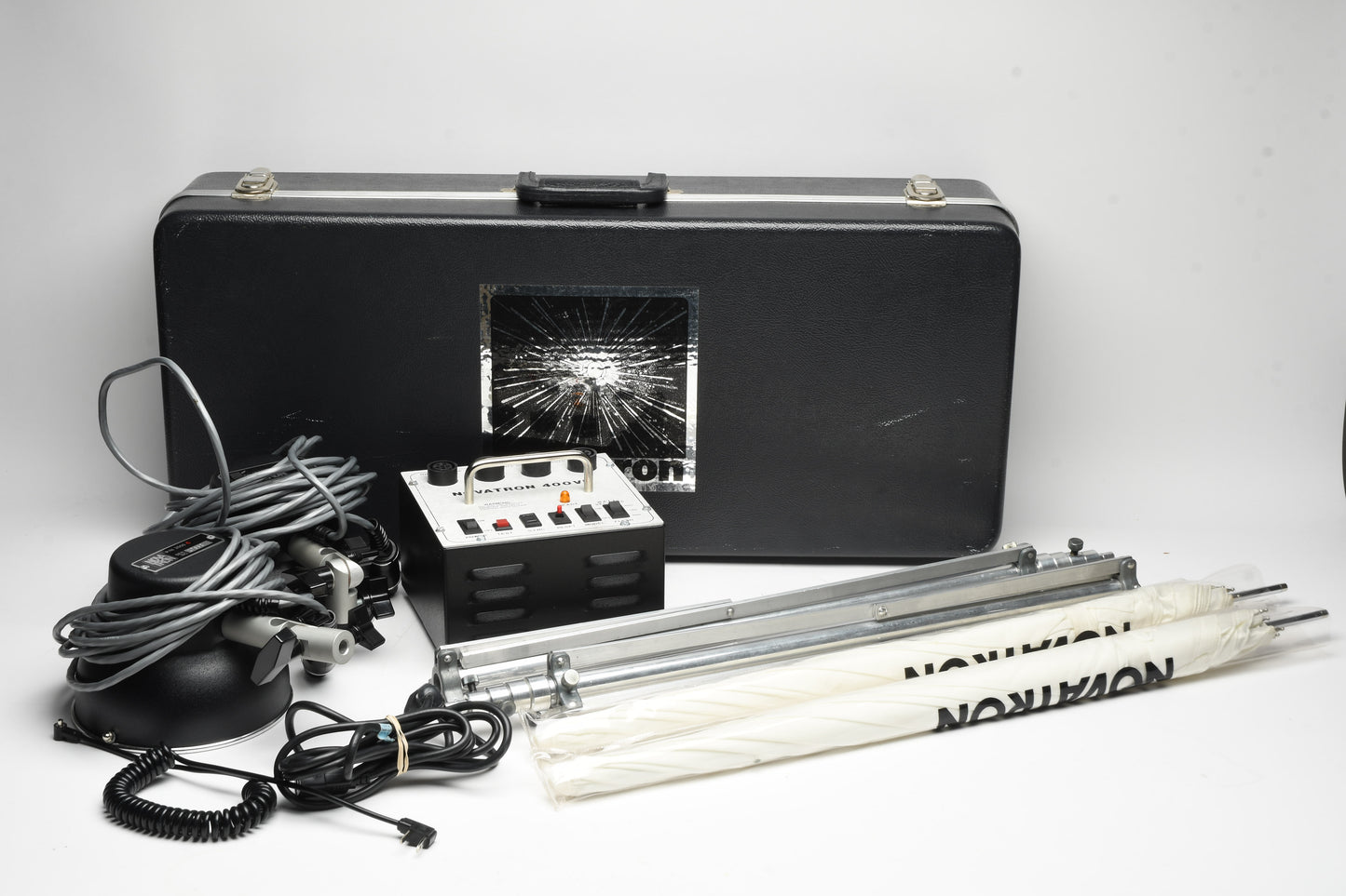 Novatron 400VR Studio Kit, 2X strobes, Stands, Umbrellas, Case, Clean!