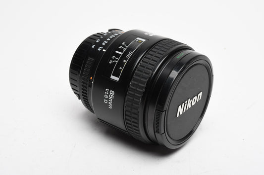 Nikon AF Nikkor 85mm F1.8D portrait lens, caps, clean and sharp! +UV