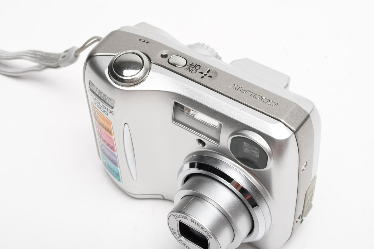 Nikon Coolpix 3200 3.2MP Digital Point&Shoot camera, Strap, Great!