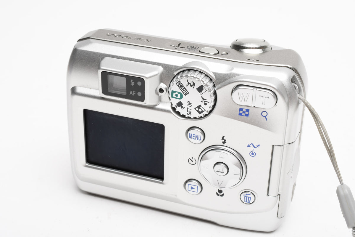 Nikon Coolpix 3200 3.2MP Digital Point&Shoot camera, Strap, Great!
