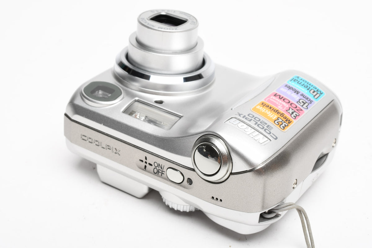 Nikon Coolpix 3200 3.2MP Digital Point&Shoot camera, Strap, Great!