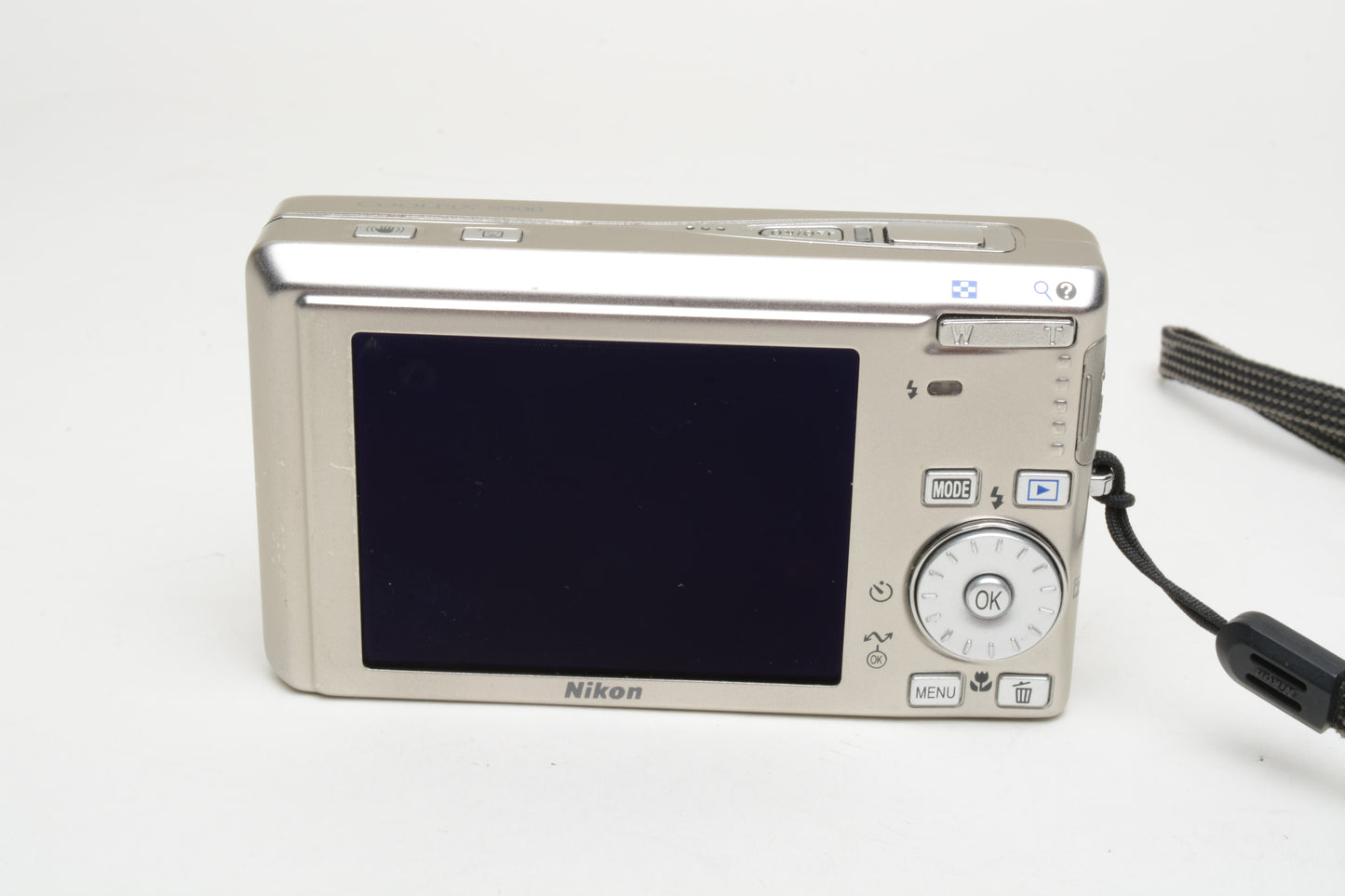 Nikon Coolpix S500 7.1MP Digital Point&Shoot camera (Silver) Very clean, tested